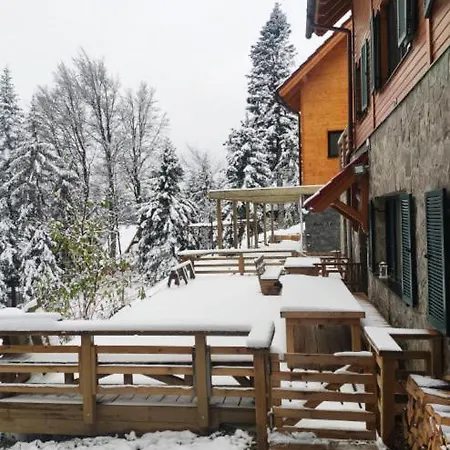 Prijeten Soncen Apartma V Objemu Pohorja Apartment *